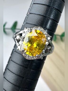 💛 Faux Citrine Silver Tone Cocktail Ring